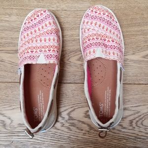 Tom's girls slip on shoes - Brand New sz youth 4.5